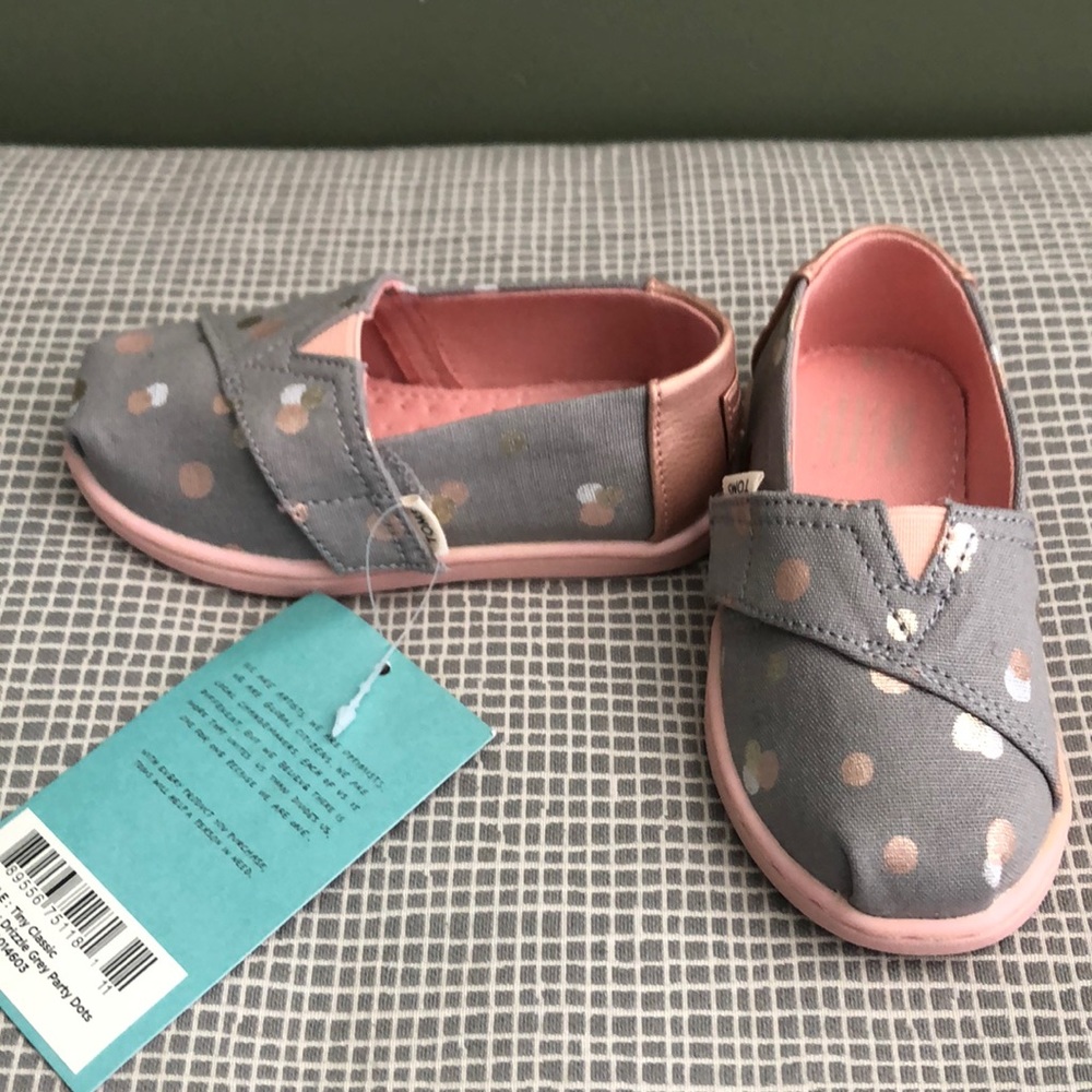 Toms shoes. Size 6T